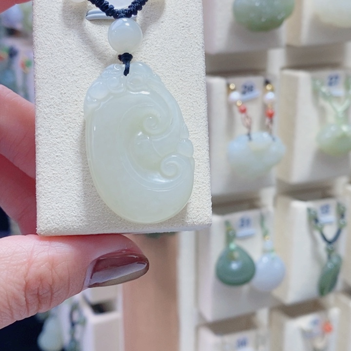 和田玉未镶嵌颈饰