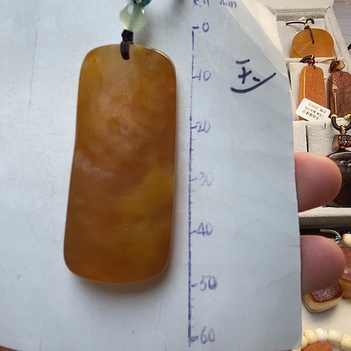 琥珀未镶嵌珠宝奇石