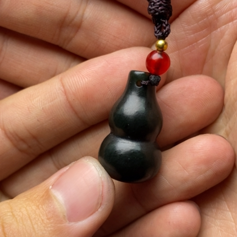 你***品和田玉未镶嵌颈饰