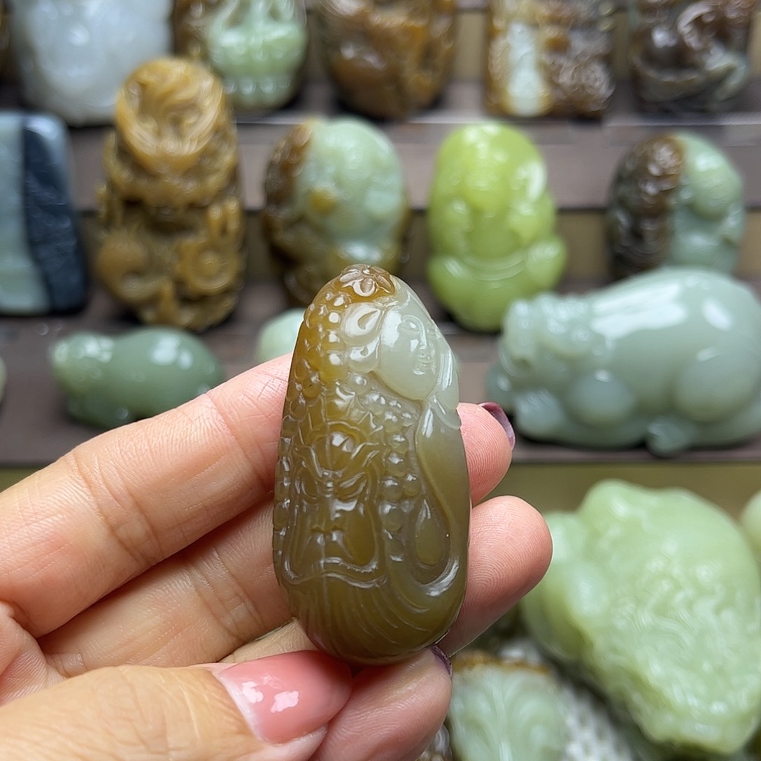 和田玉未镶嵌颈饰