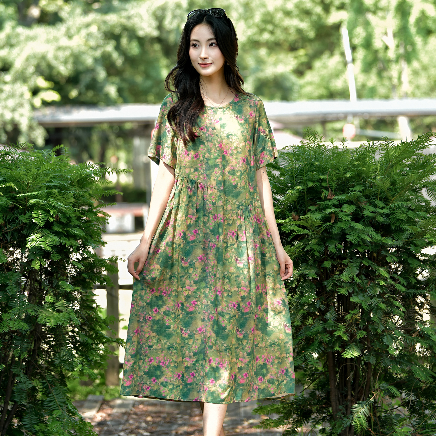 2025夏季新款棉绸连衣裙女人造棉时尚洋气旅游度假海边外穿长裙子