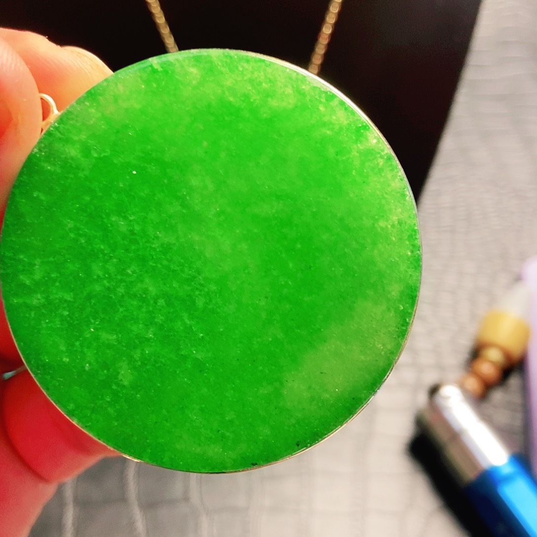 翡翠18K金镶嵌颈饰吊坠