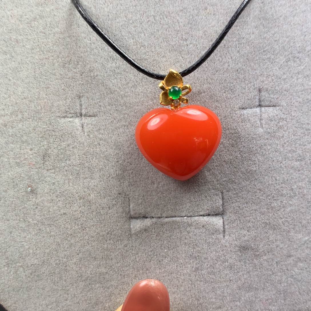 南红玛瑙吊坠18K金镶嵌