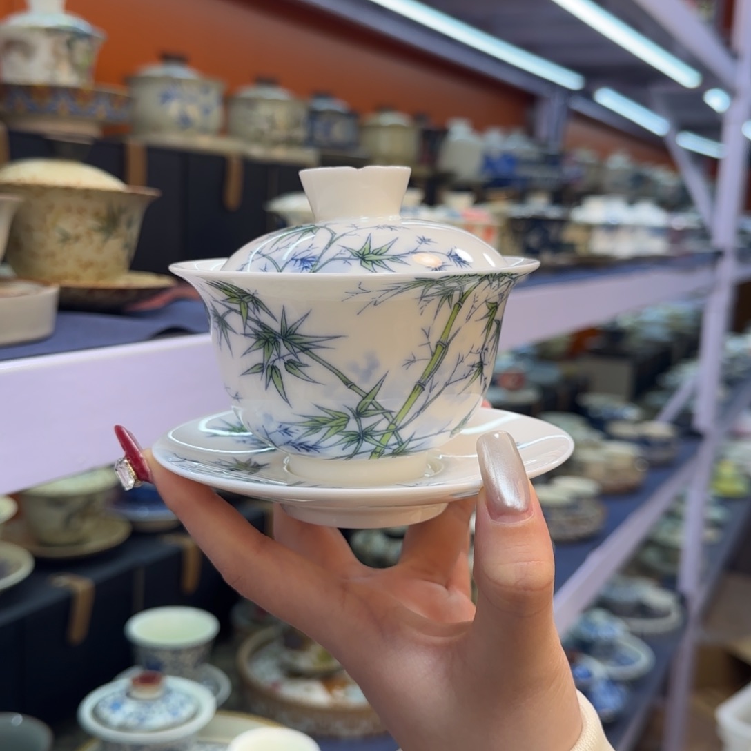 我在外面吃饭呢你在哪