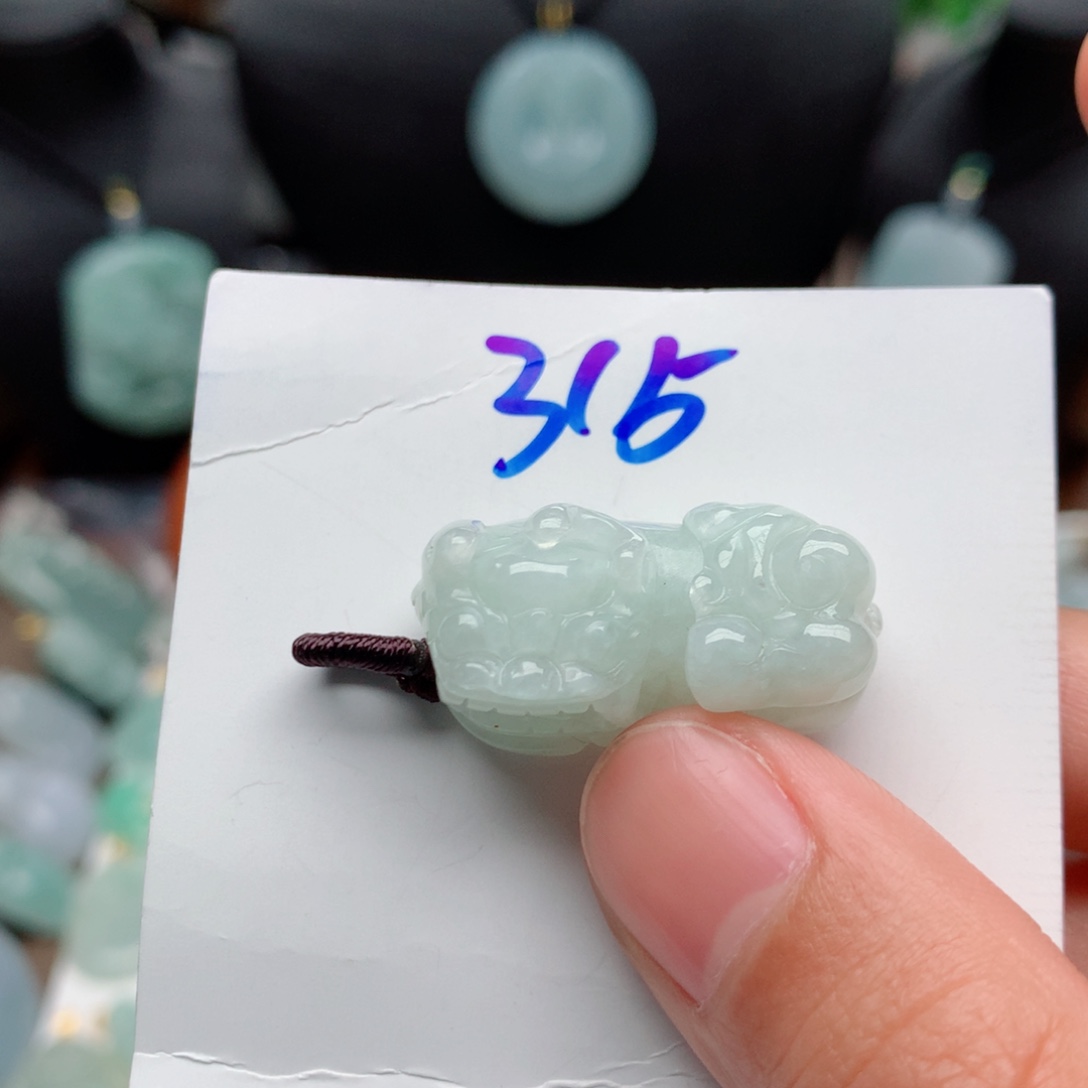 翡翠未镶嵌颈饰吊坠