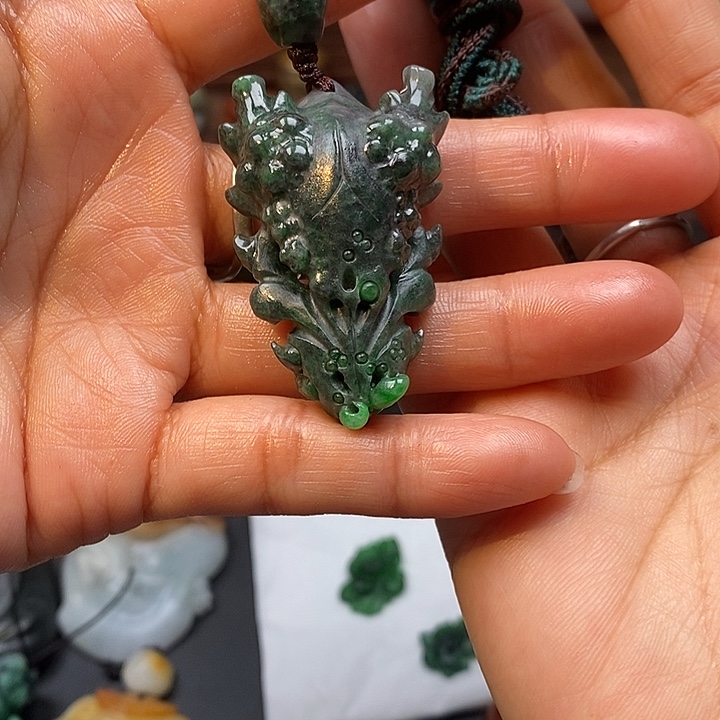 小***寒定制翡翠未镶嵌毛货抛光