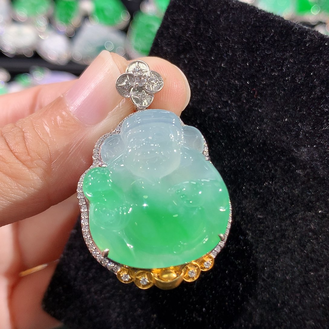 翡翠18K金镶嵌颈饰