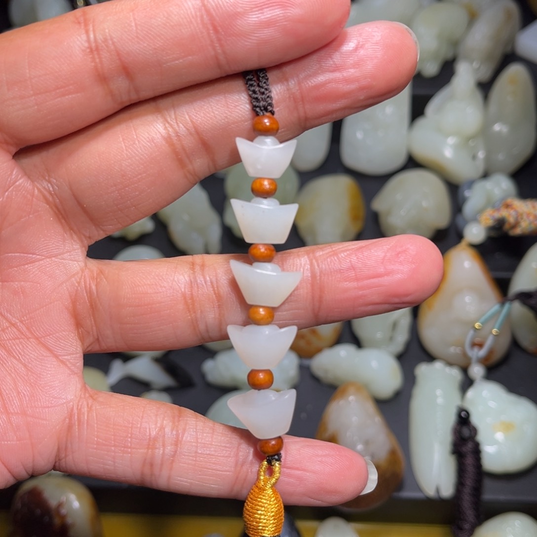 和田玉颈饰未镶嵌