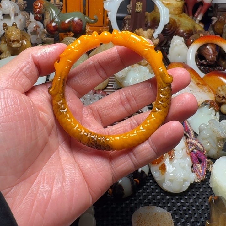 彼***）只买单纯的吊坠，没带链子，属的性质。