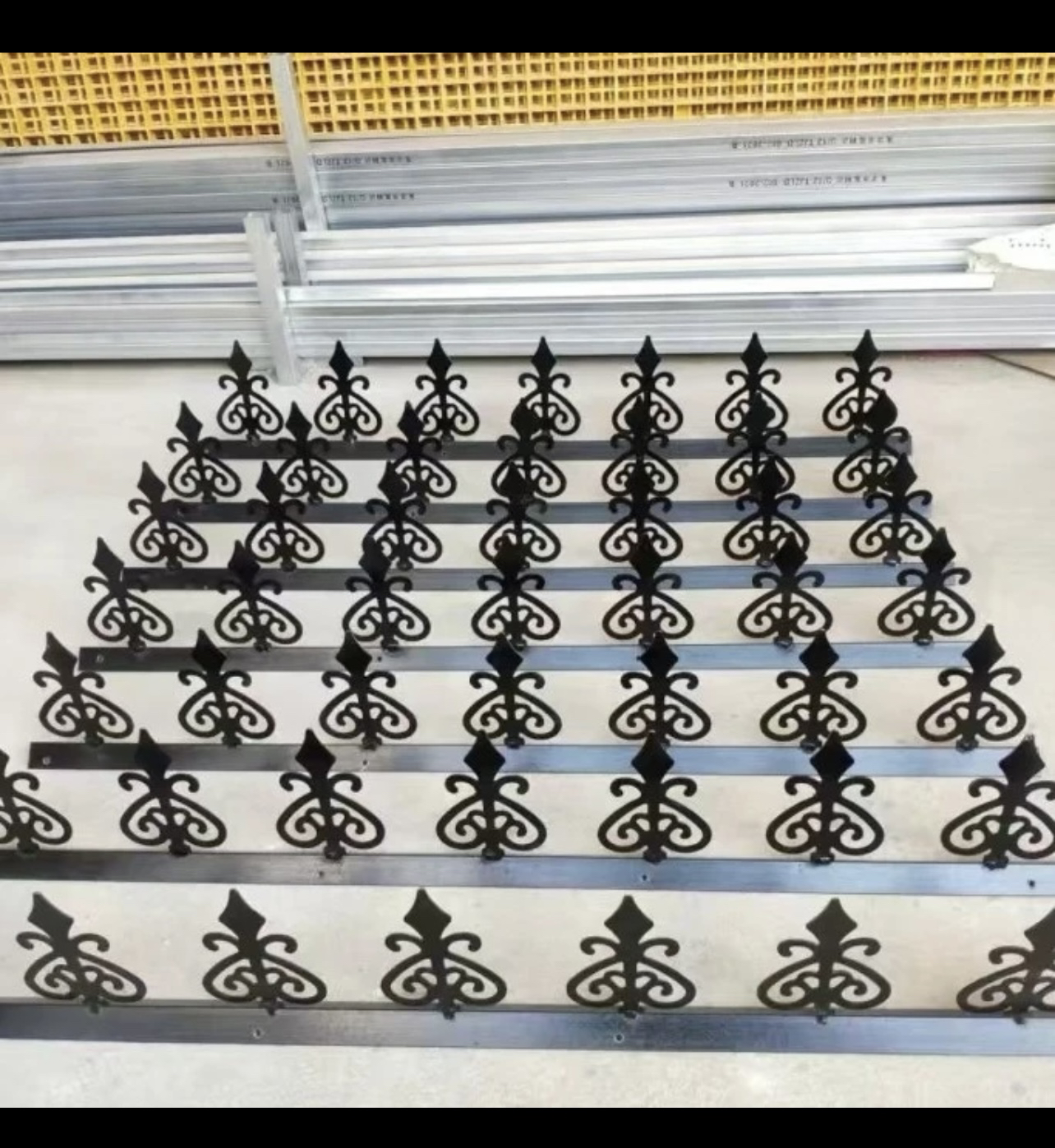 鸽舍专用铁制桃花型长条顶棚防落尖鸽子用品