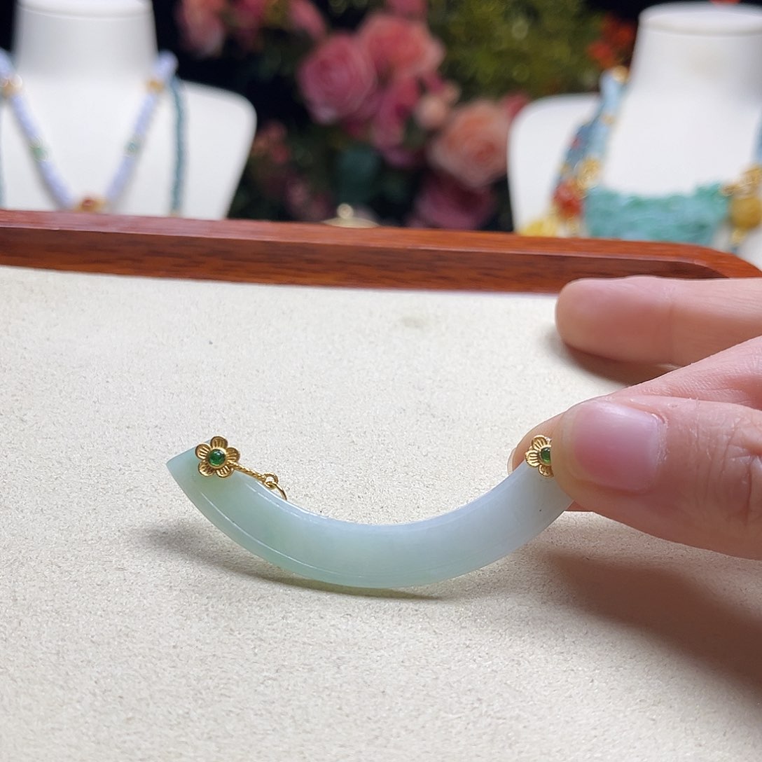 翡翠颈饰银S925镀金镶嵌弯弯