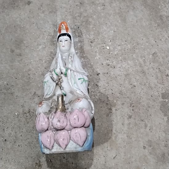 一***享黄色的装饰品摆件