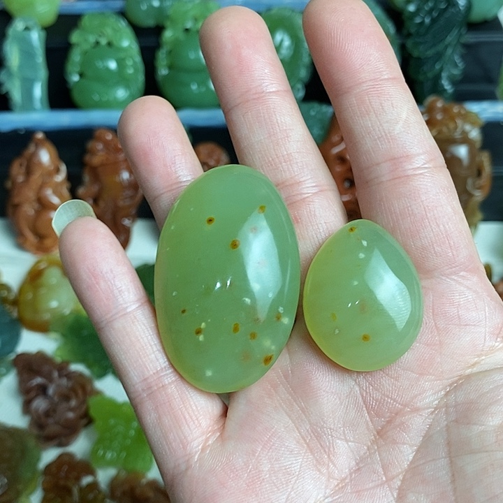 未镶嵌蛇纹石玉颈饰