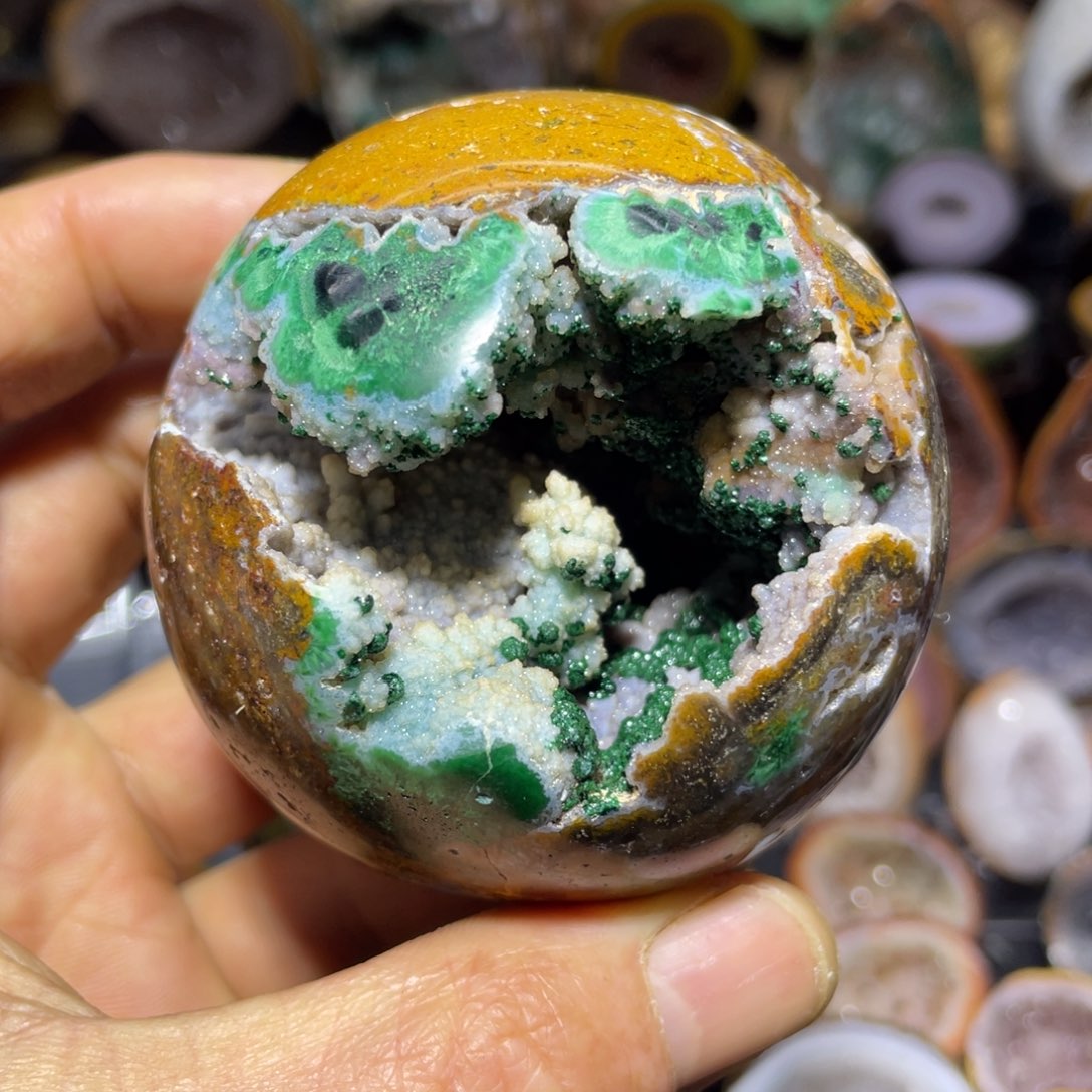 水晶大型摆件未镶嵌卖****脸