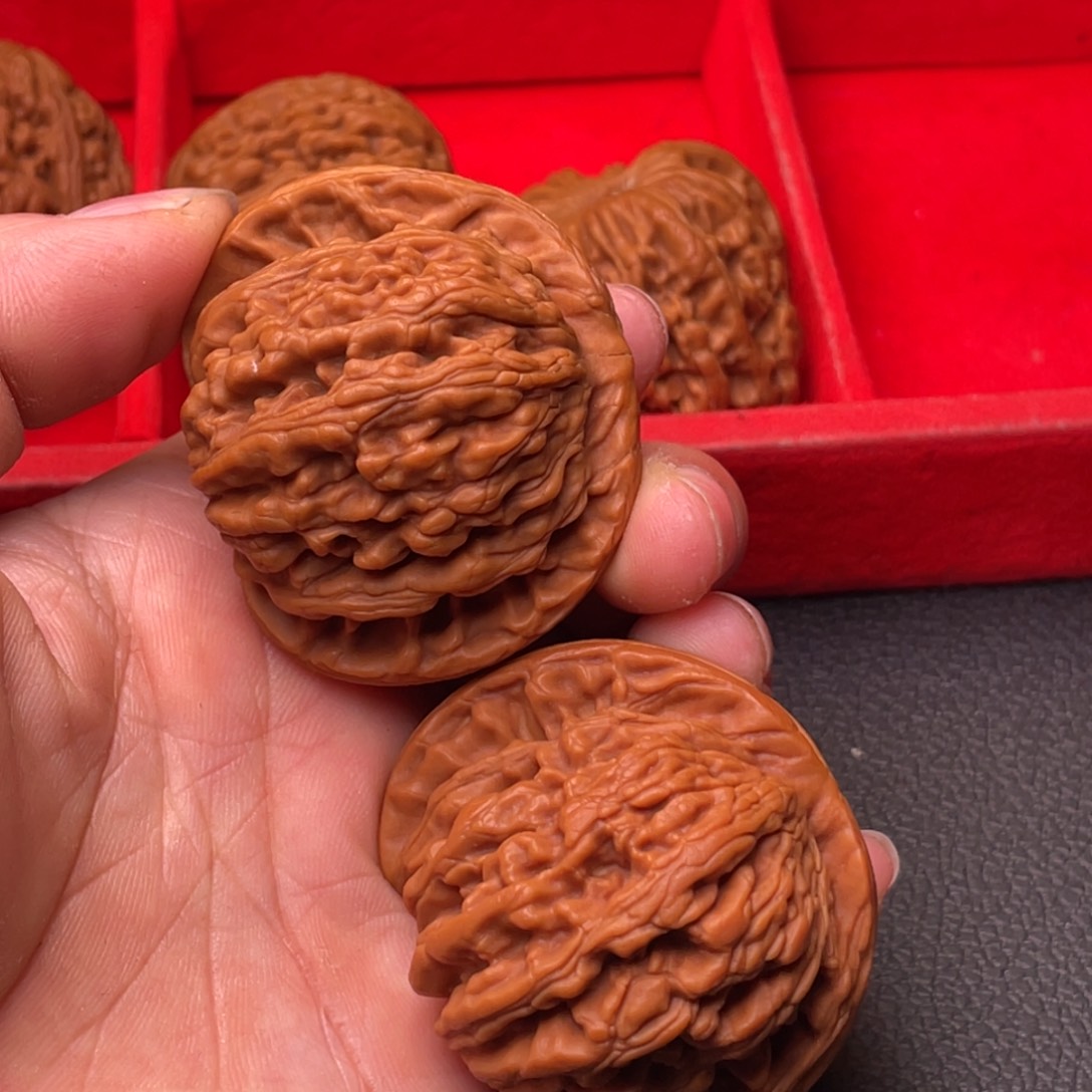 文玩核桃把件秦岭野生核桃