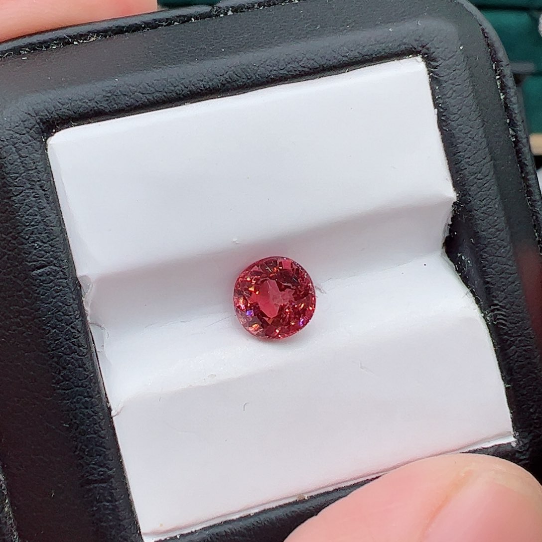 碧玺1.7克拉裸石未镶嵌