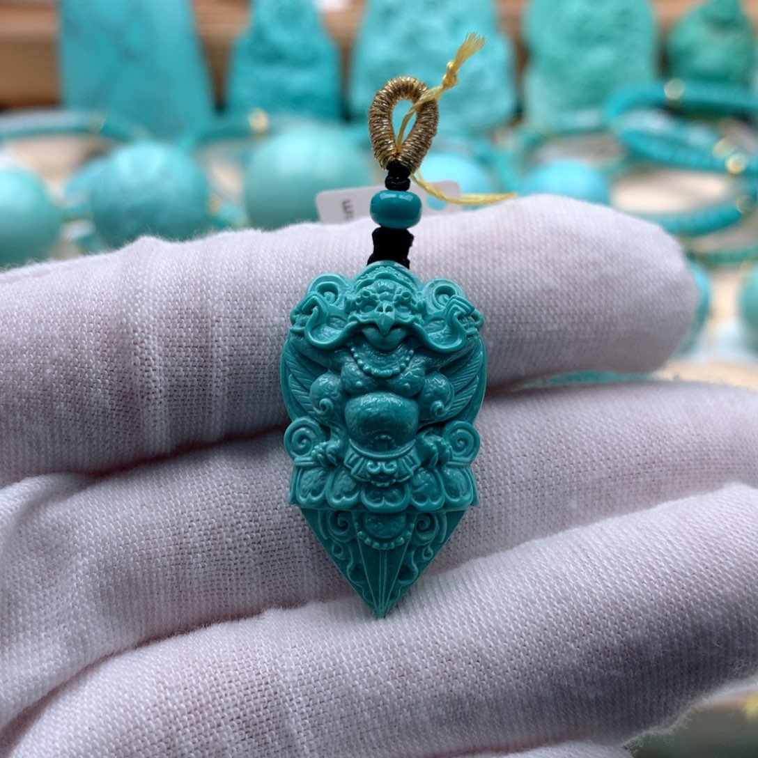 绿松石颈饰未镶嵌