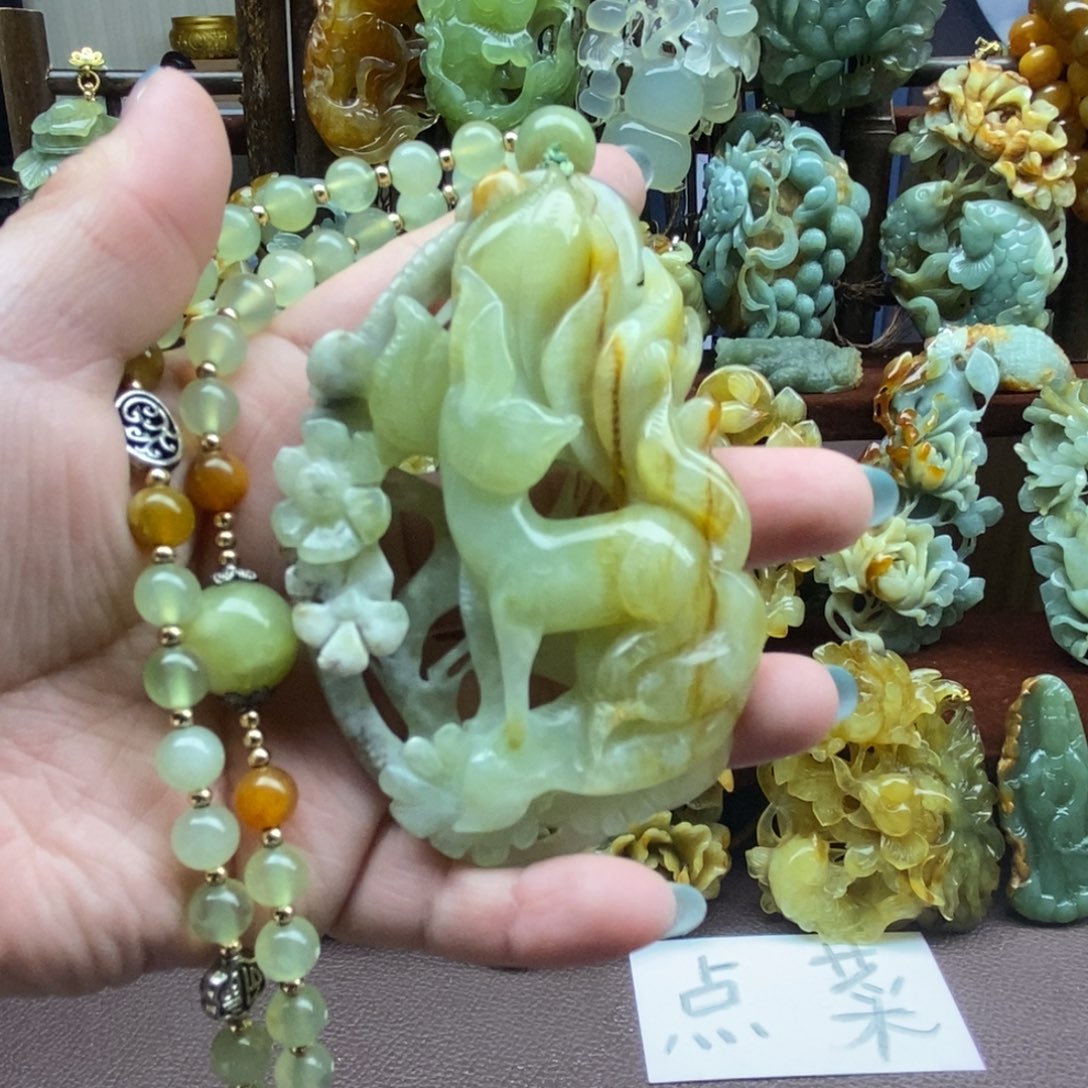 蛇纹石玉颈饰未镶嵌凤九