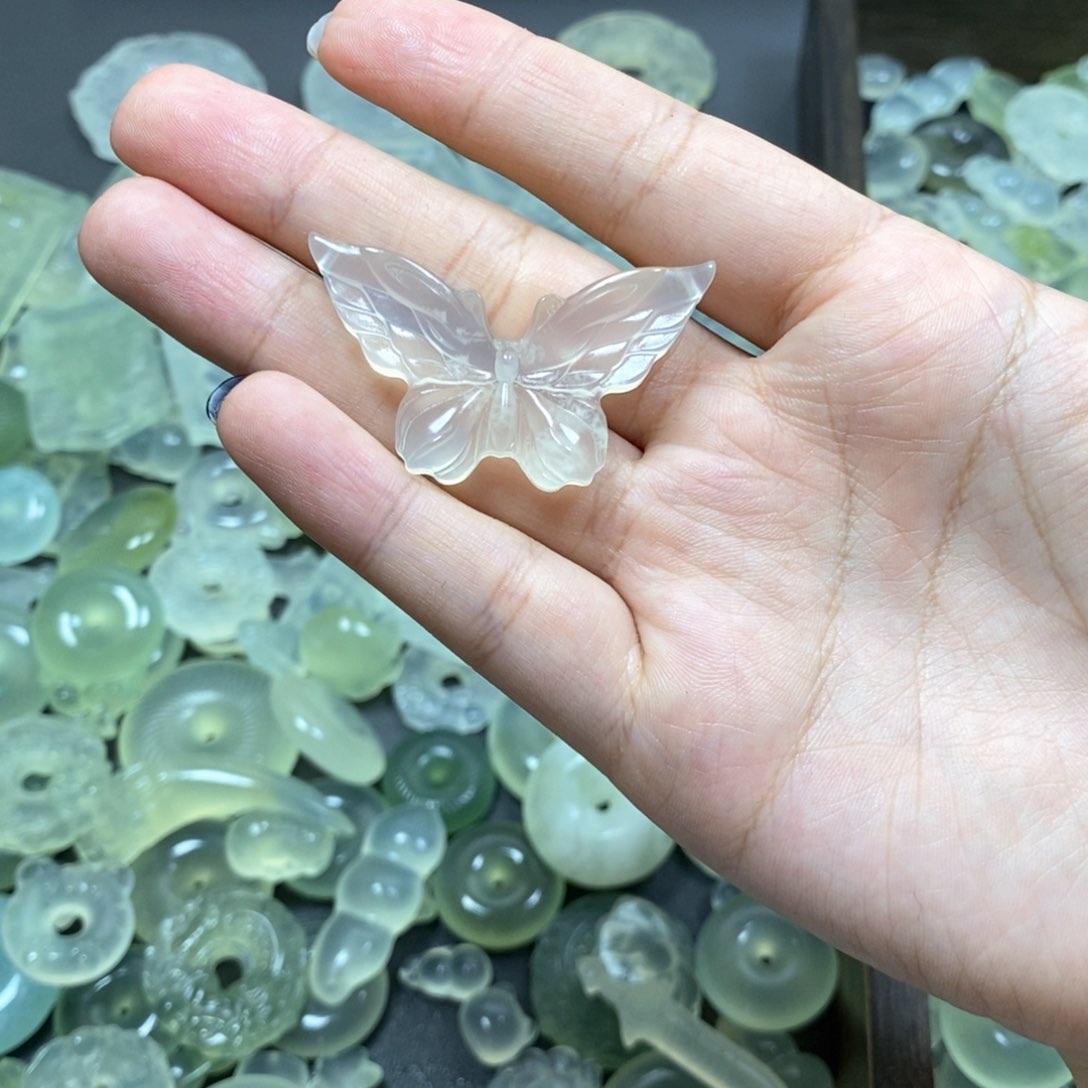 未镶嵌蛇纹石玉颈饰