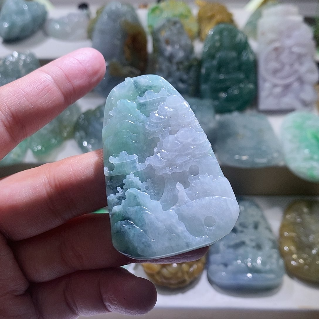 【闪购商品】翡翠颈饰未镶嵌山水