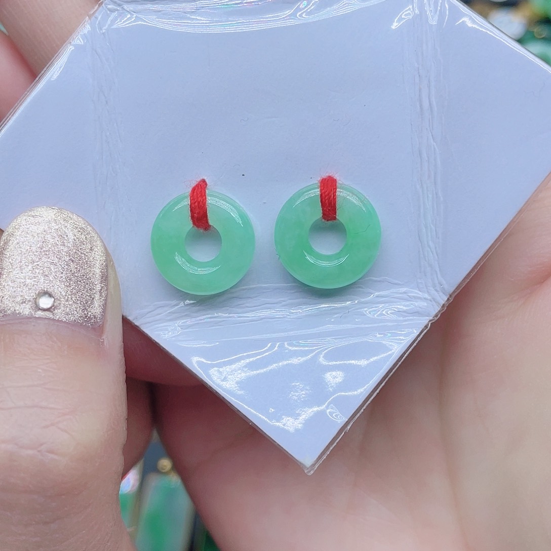 翡翠耳饰未镶嵌天然翡翠