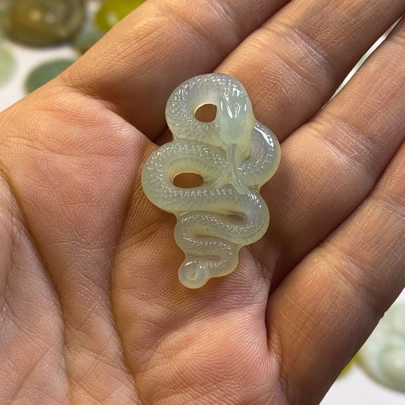 【闪购商品】蛇纹石玉颈饰未镶嵌