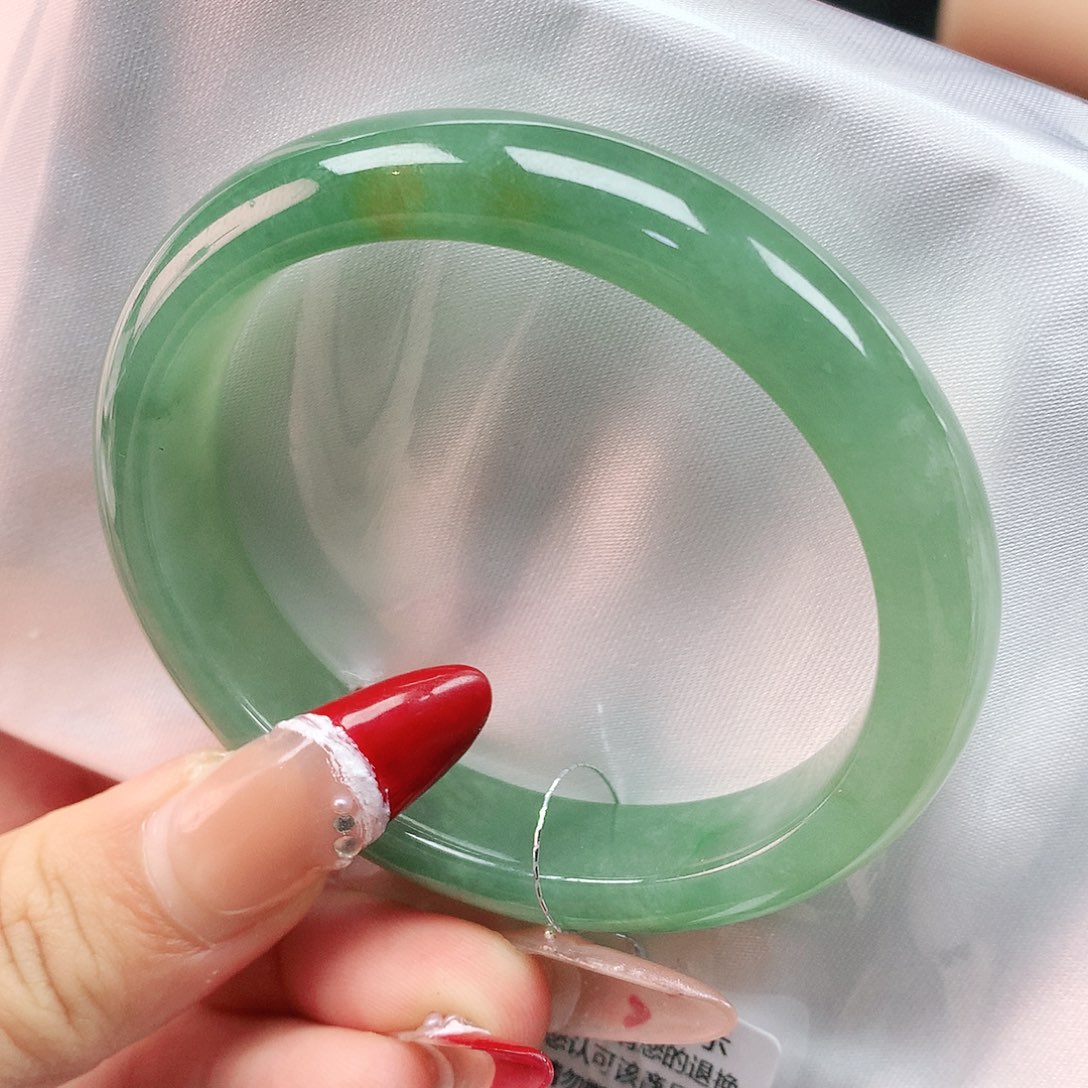 翡翠手镯未镶嵌53贵