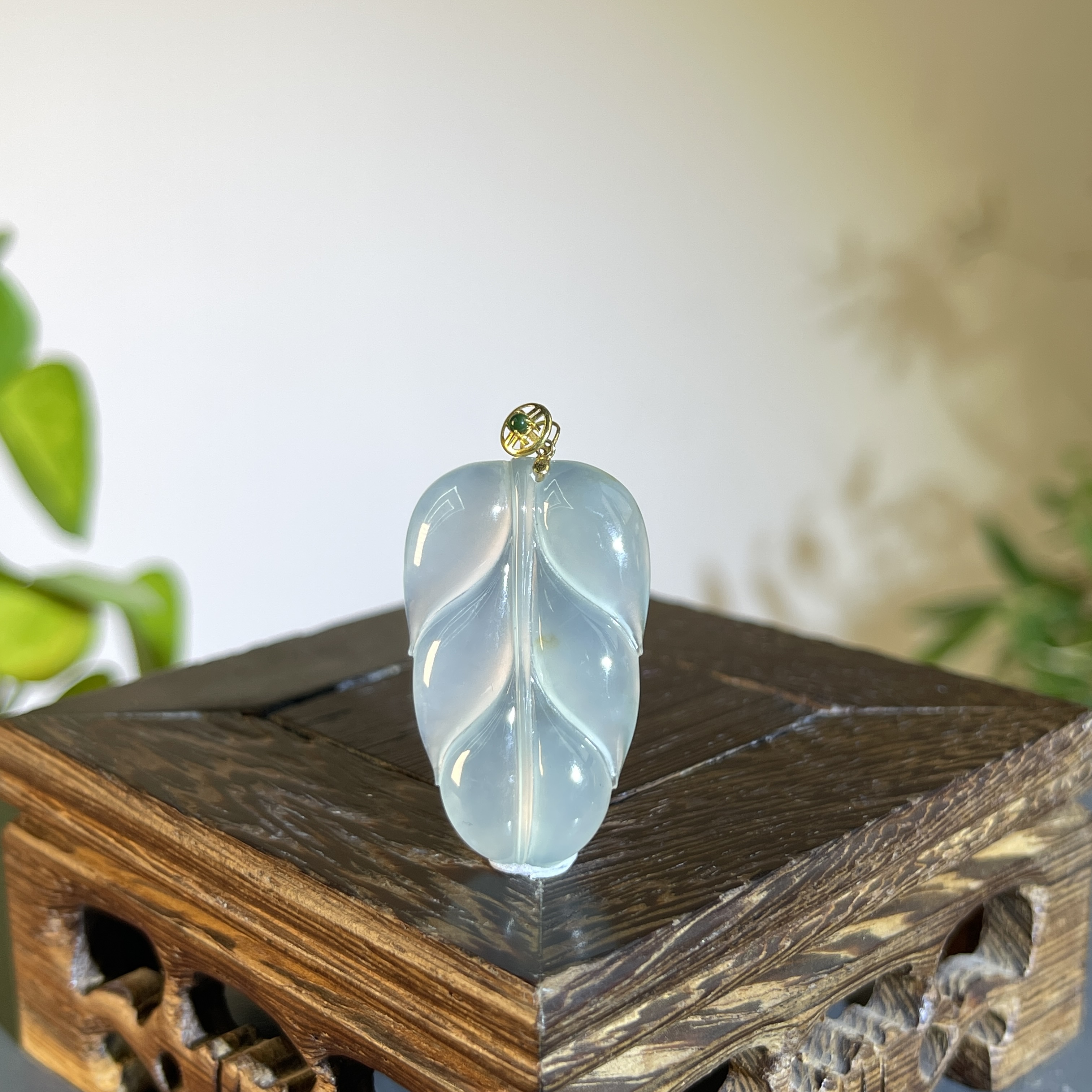 JTB31-211 天然缅甸翡翠A货 18K扣金枝玉叶