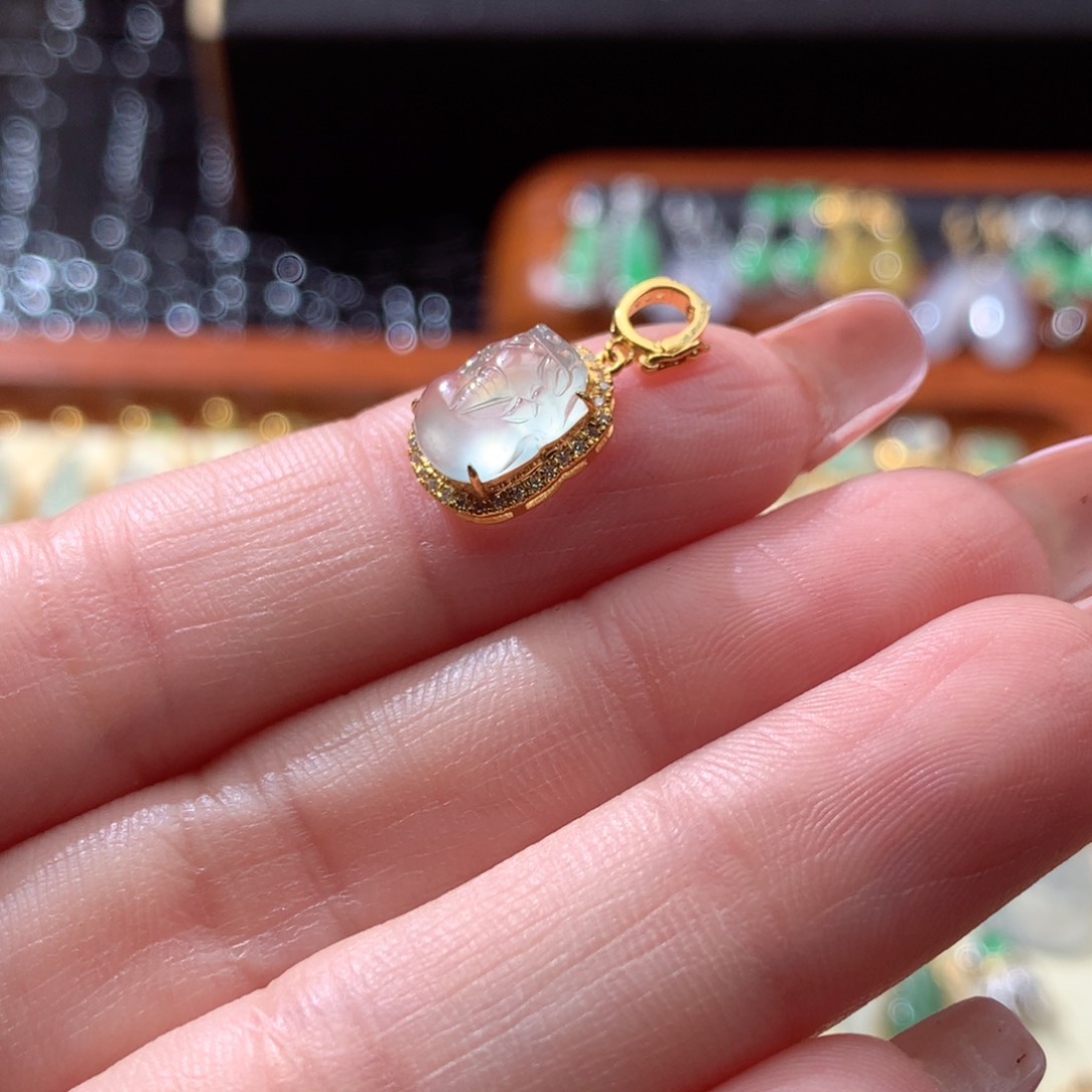 翡翠颈饰18K金镶嵌?****翡翠