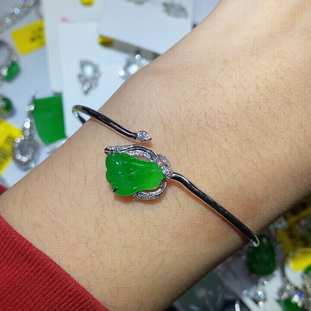 【闪购商品】翡翠颈饰18K金镶嵌…****心手镯