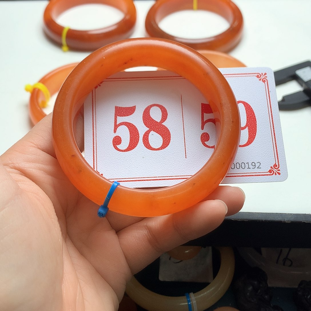 未镶嵌石英质玉（黄龙玉）手镯乌***麻