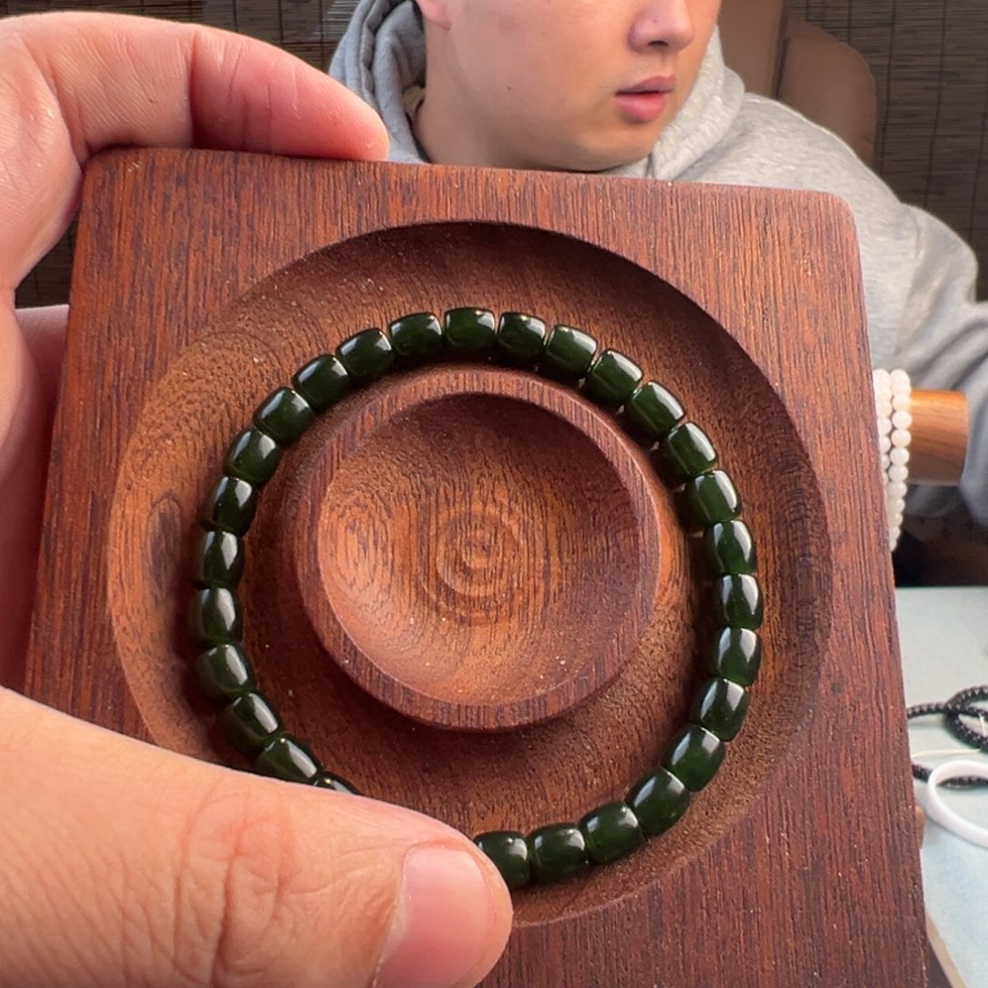 涂***兔和田玉未镶嵌手链