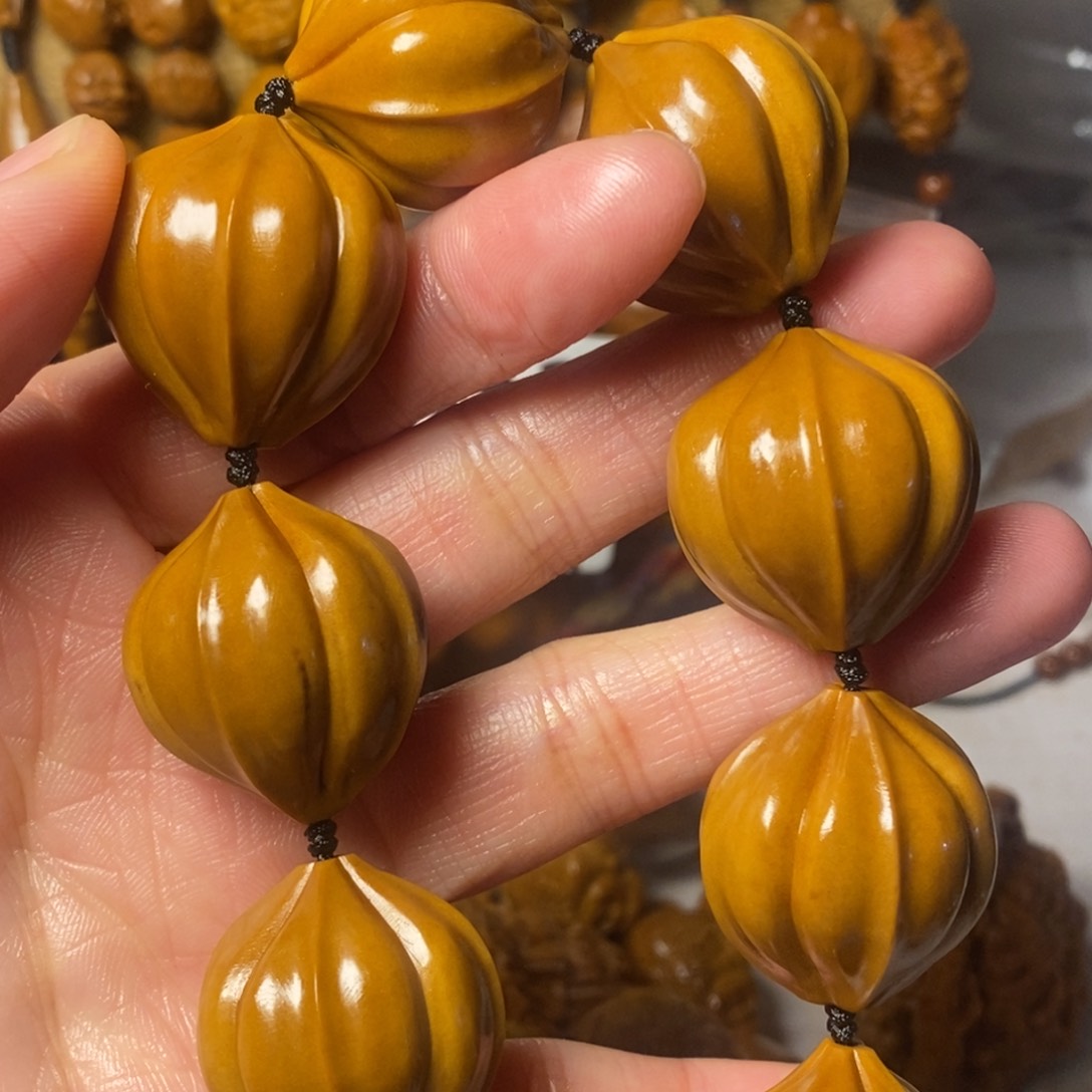 橄榄核手串/手链↘****福鲨鱼背