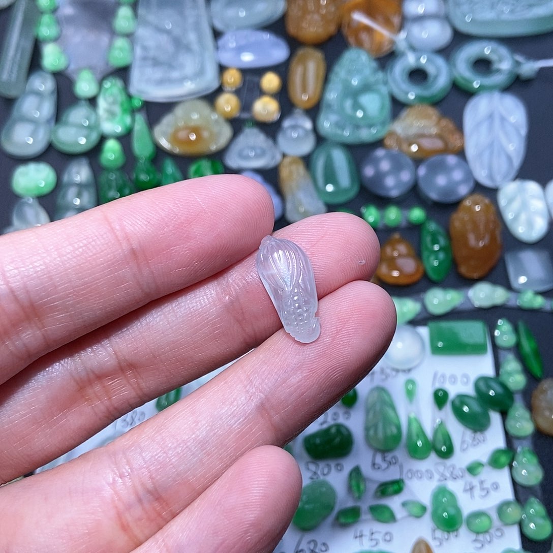 翡翠颈饰未镶嵌白冰玉米