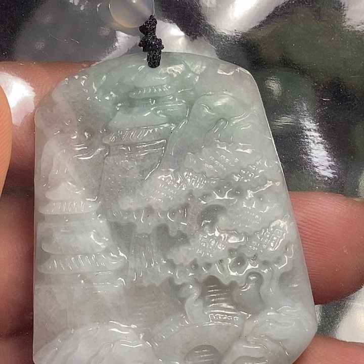 翡翠未镶嵌颈饰山水牌