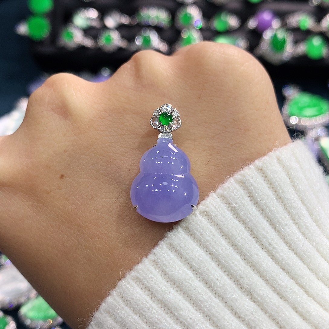 翡翠18K金镶嵌颈饰