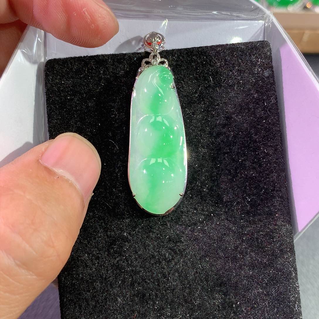 翡翠吊坠(赠链)18K金镶嵌