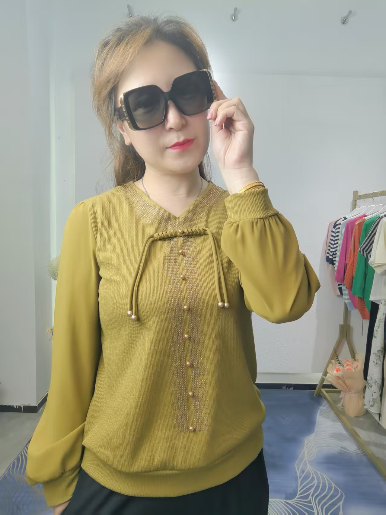 百搭打底V领女士T恤中长裙衬衣纯色时尚中老年女装