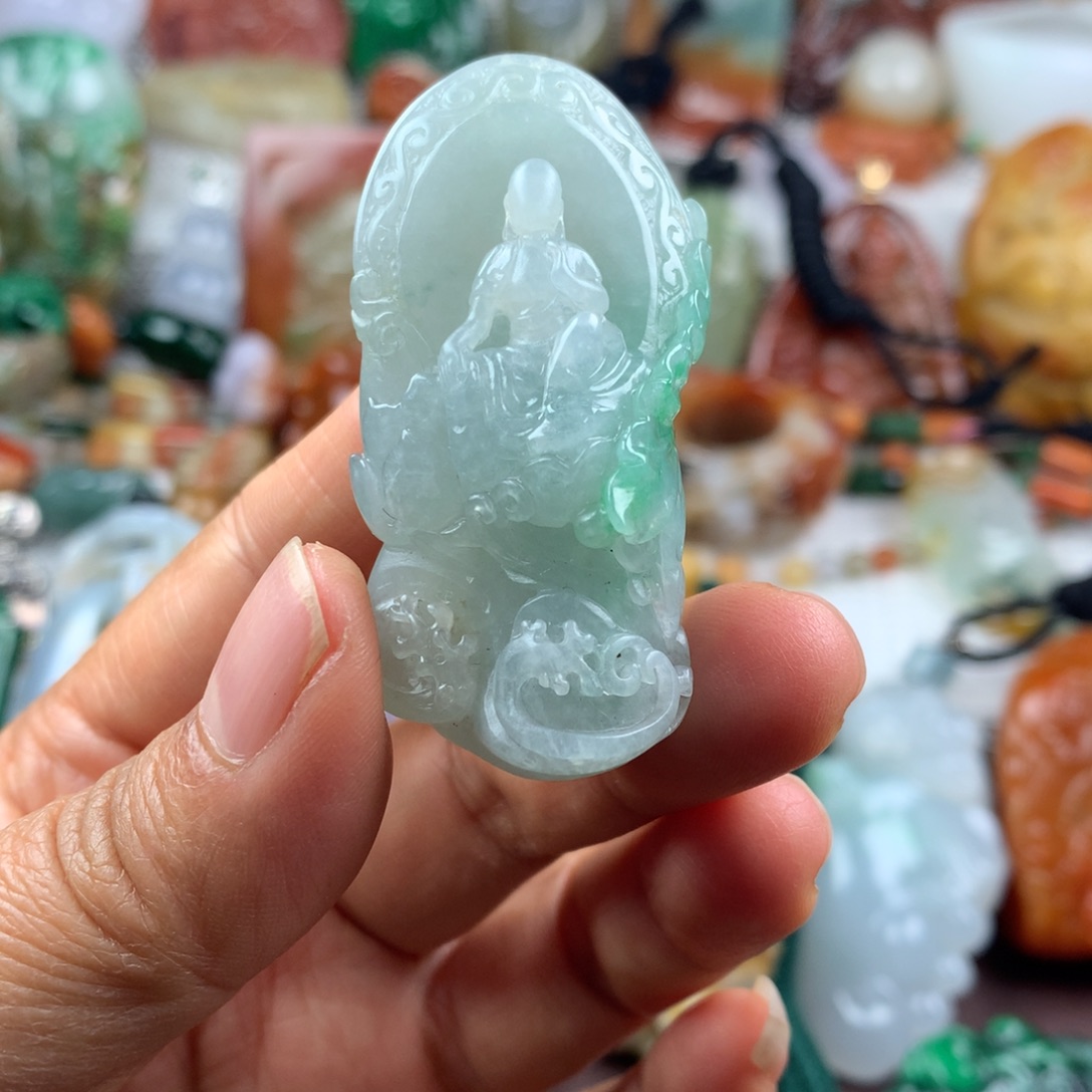 翡翠未镶嵌颈饰挂件