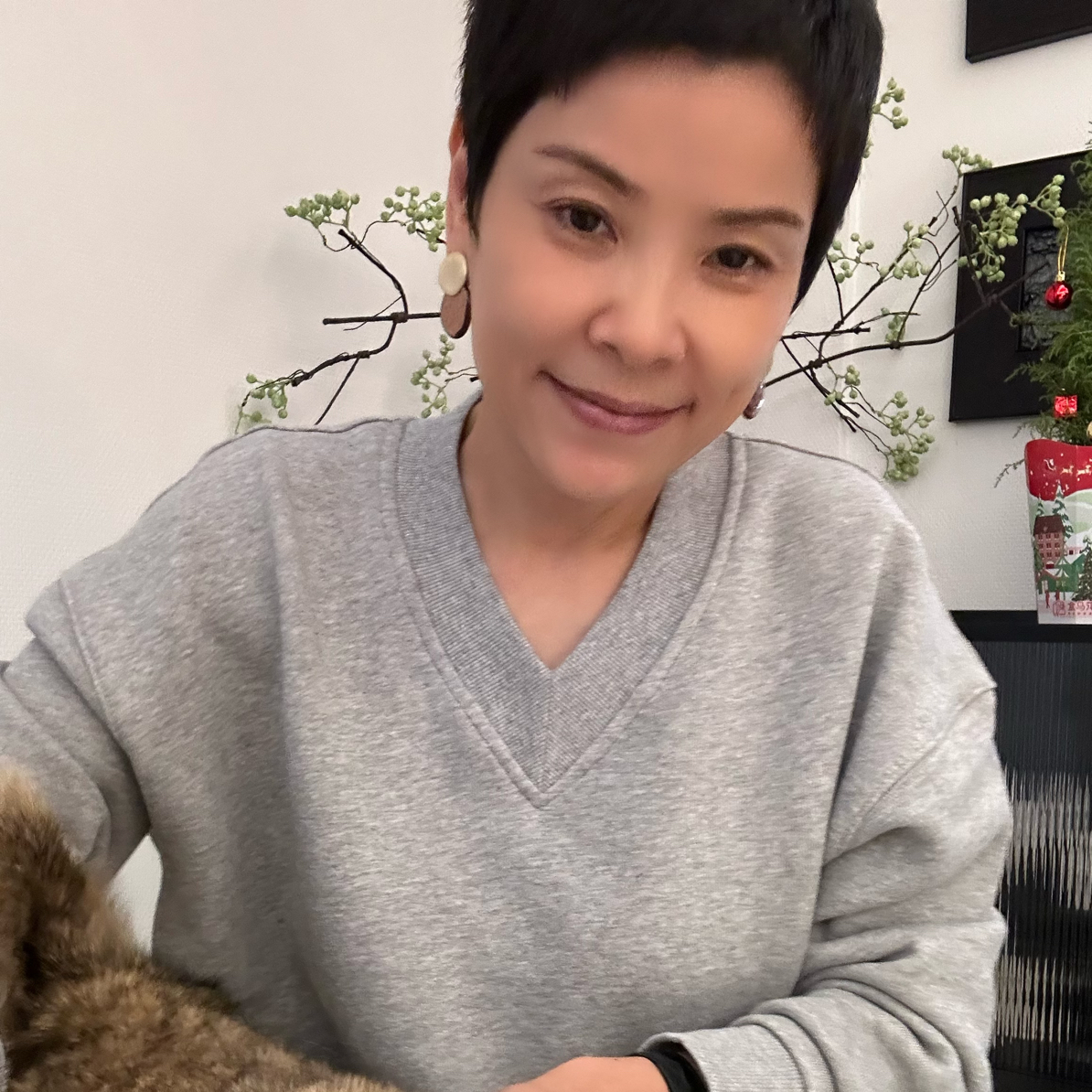 杨太精选【廓型v领卫衣冬季】百搭简约轻暖时尚v领结构长袖卫衣