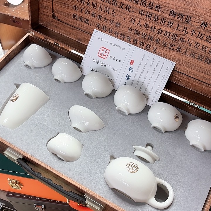 孤品茶具套装等。            