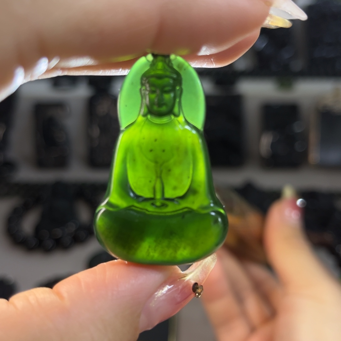 蛇纹石玉颈饰合金