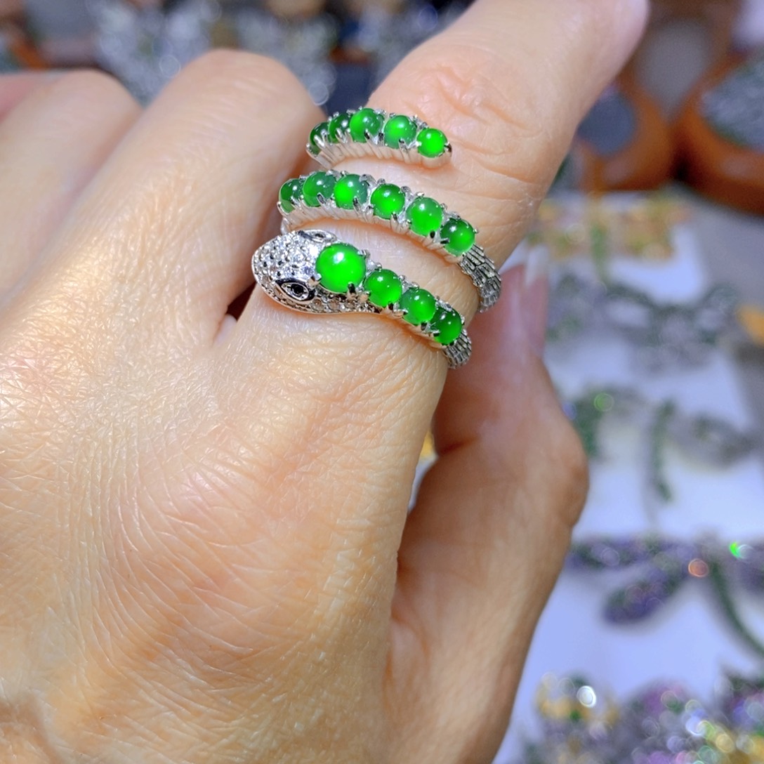 翡翠颈饰银S925镶嵌天然翡翠