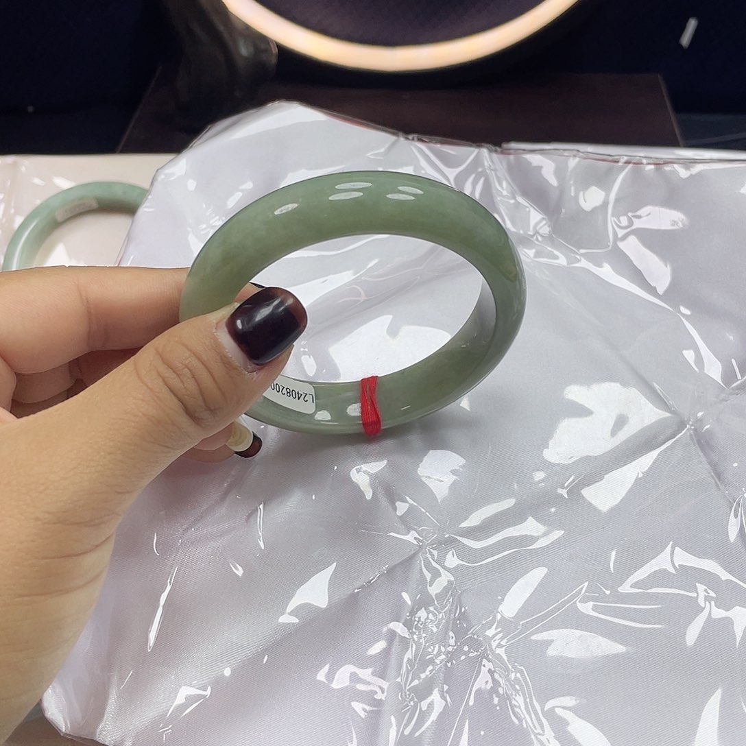 未镶嵌手镯翡翠丽丽