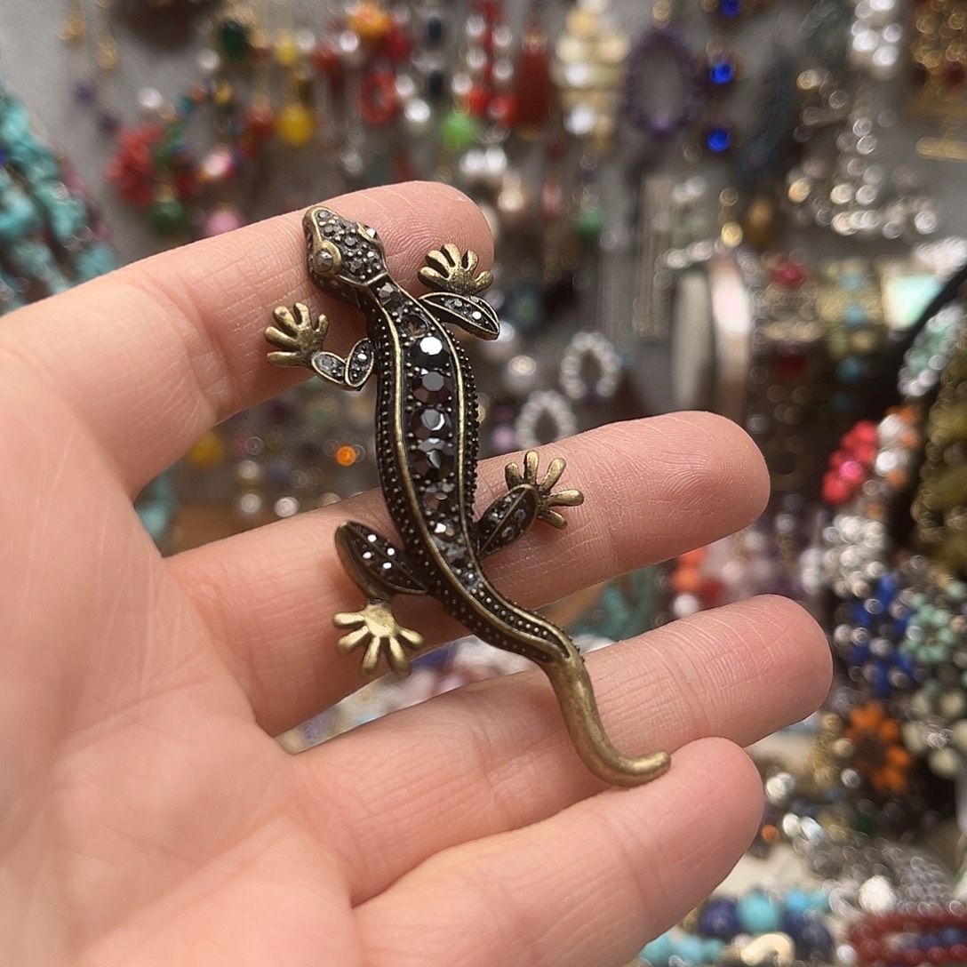 锌合金复古金胸针