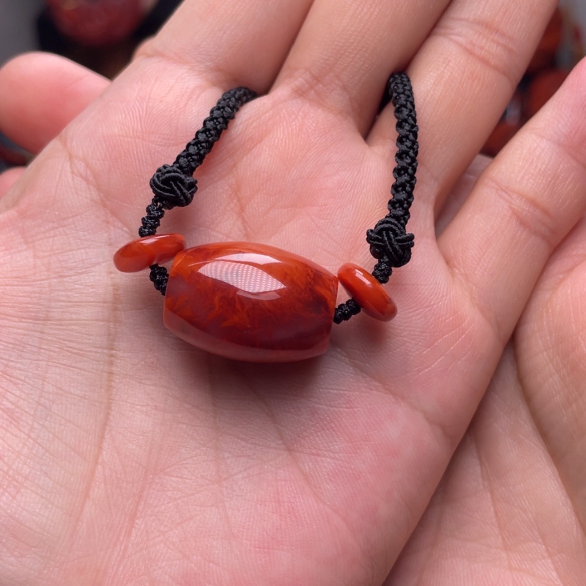 【闪购商品】未镶嵌火焰纹桶珠锁骨南红玛瑙无****～