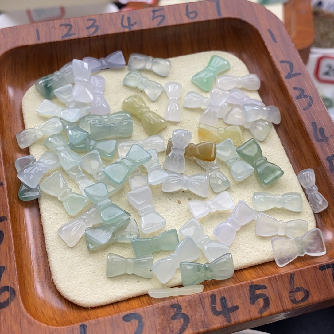 翡翠颈饰未镶嵌蝴蝶结38一个可挑