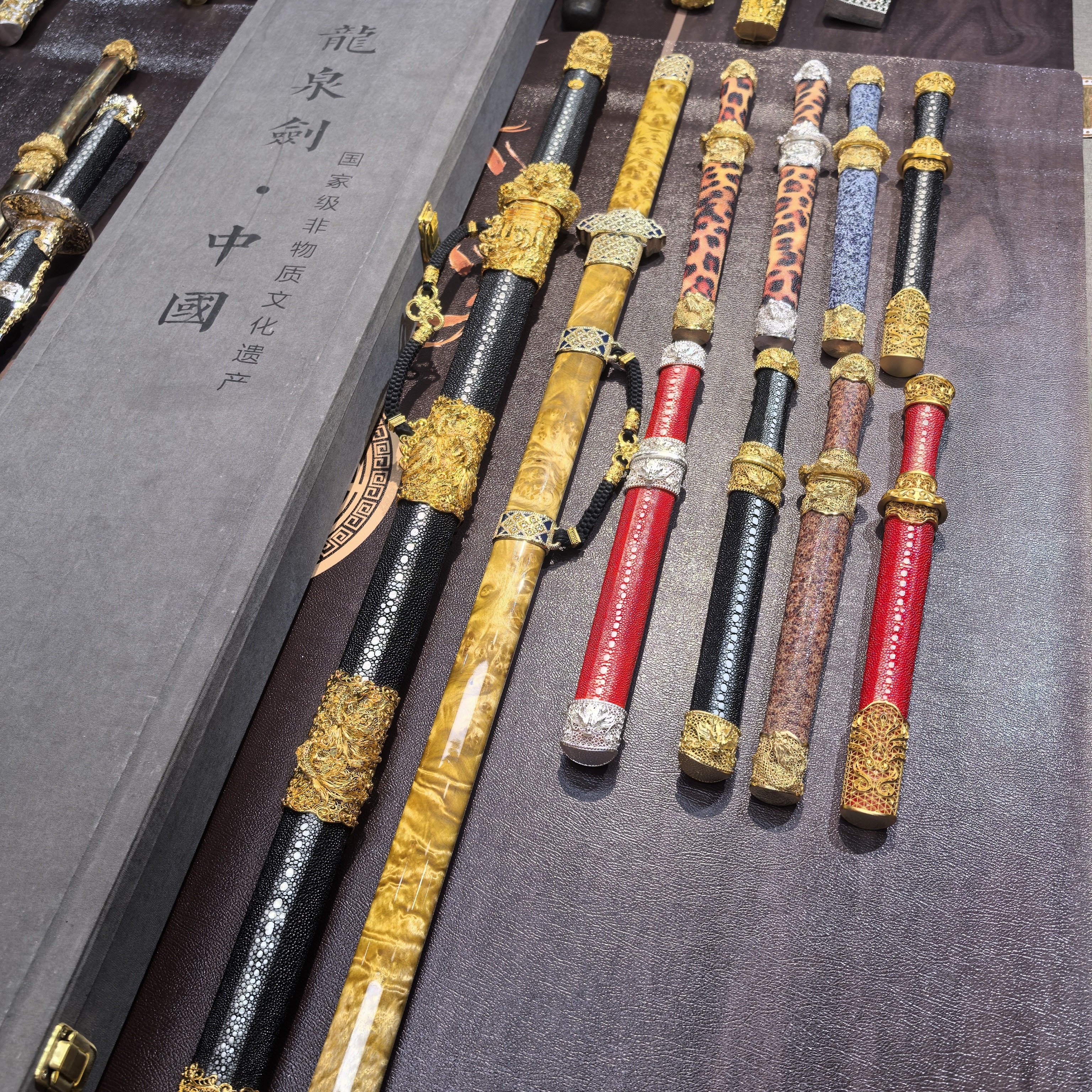 龙泉宝剑手工锻打未开刃