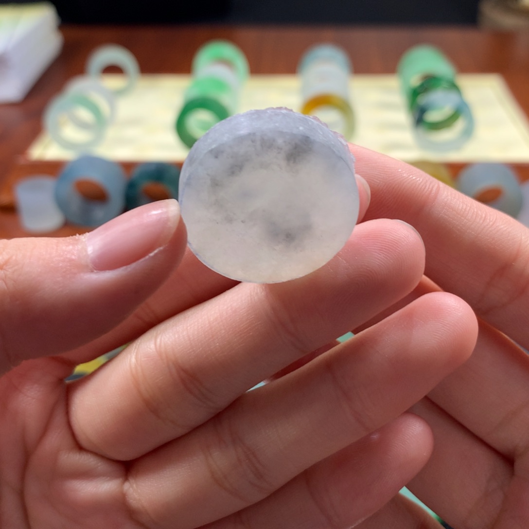 定制翡翠未镶嵌温****?翡翠翡翠