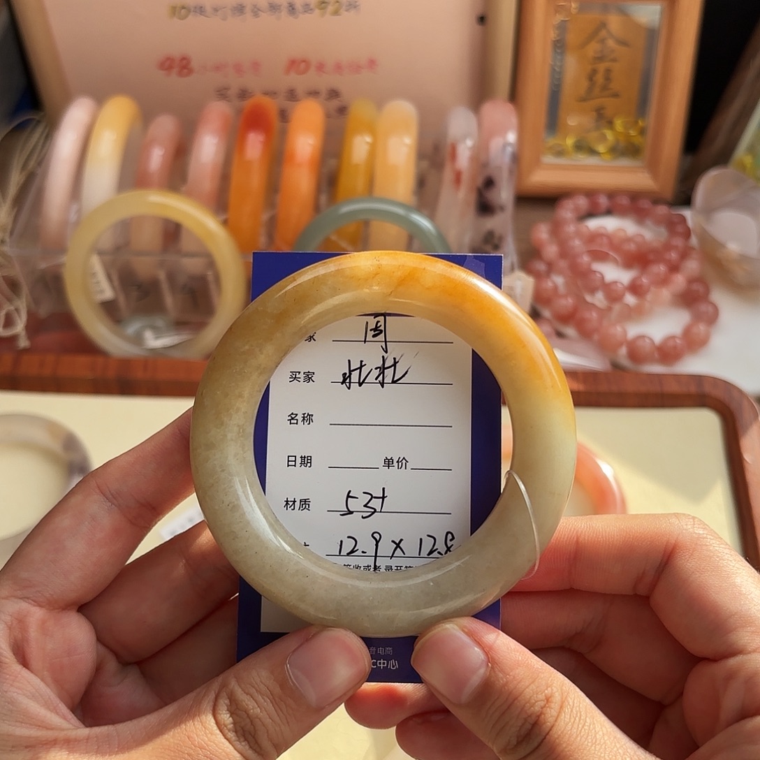 壮***啦石英质玉未镶嵌手镯